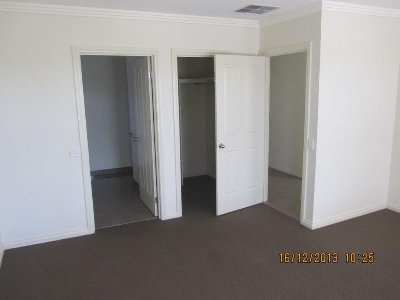 5B Vincent Drive, Kennington VIC 3550