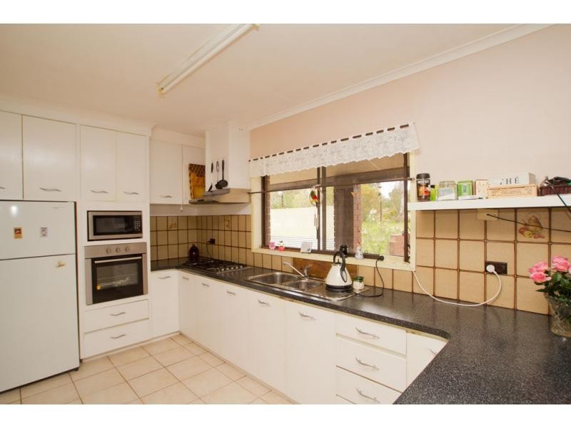 275 Mackenzie Street West, Kangaroo Flat VIC 3555
