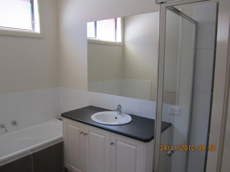 11A Ewing Avenue, Flora Hill VIC 3550