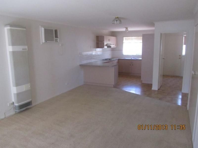 Unit 2/12 Race Street, Flora Hill VIC 3550