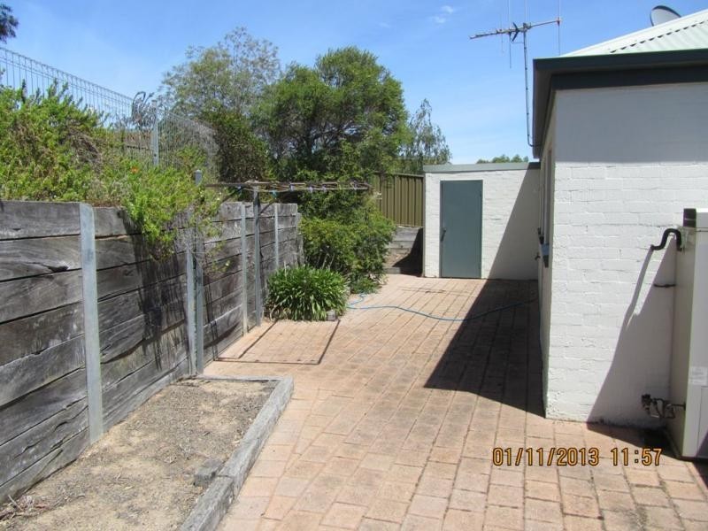 Unit 2/12 Race Street, Flora Hill VIC 3550