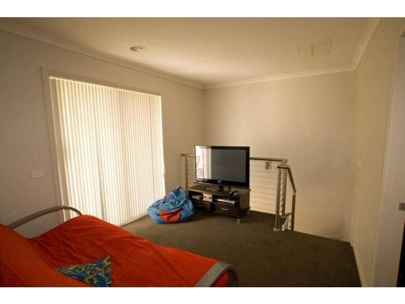 2/16 Skene. Street, Kennington VIC 3550