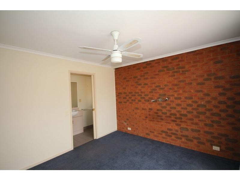 24 Sherwood Drive, Flora Hill VIC 3550