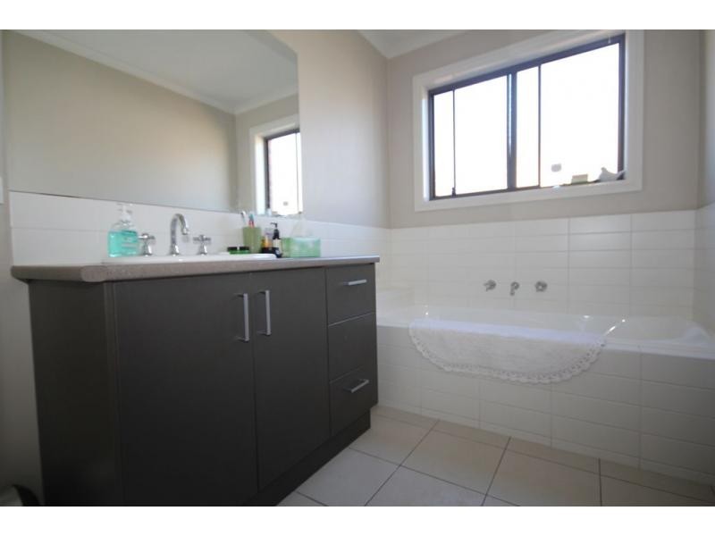 1a Locliff Avenue, Strathdale VIC 3550