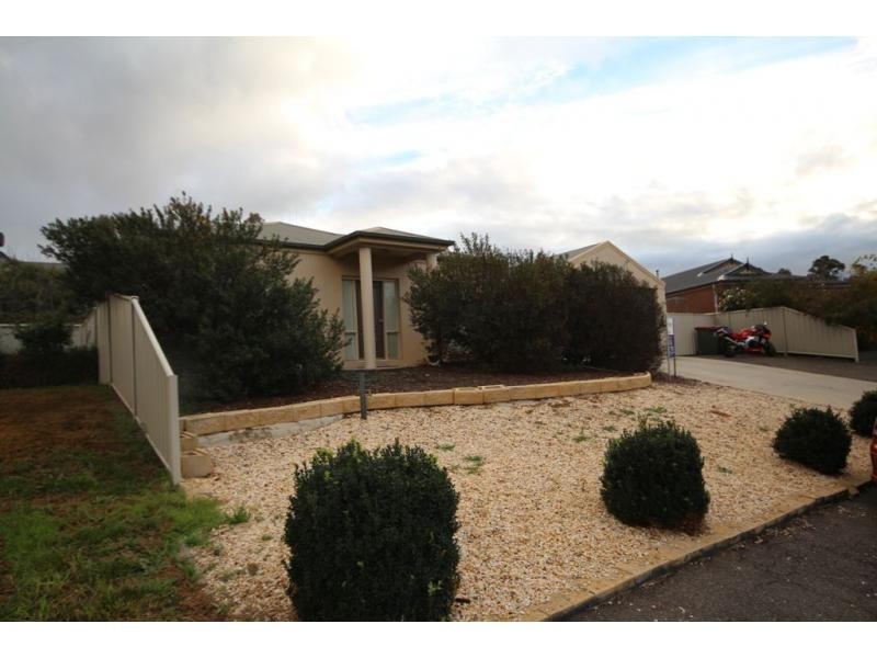 4 Tasman Court, Kangaroo Flat VIC 3555