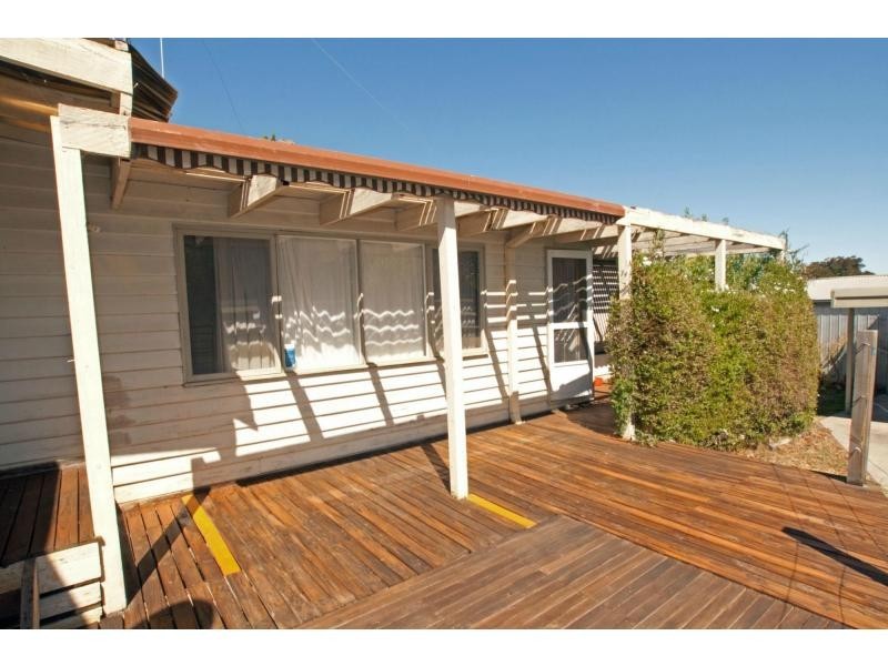 2/16 Woods Street, Kennington VIC 3550