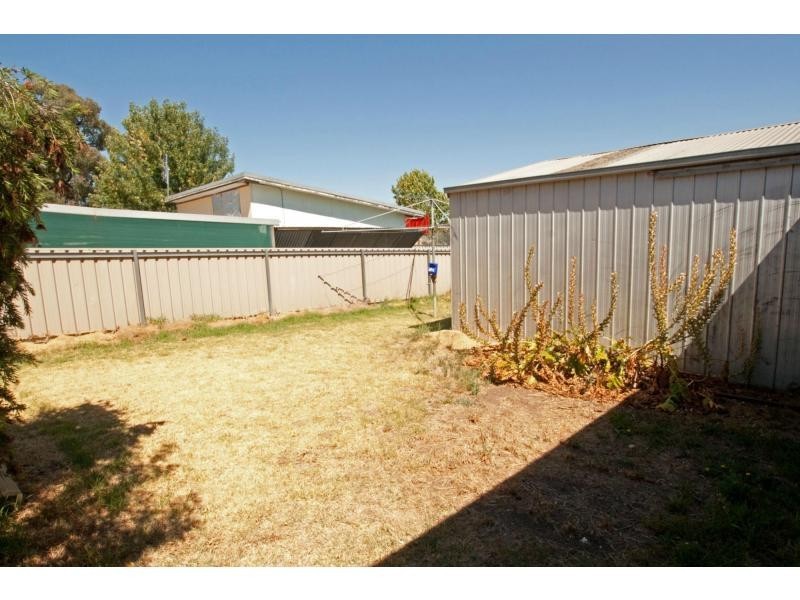 2/16 Woods Street, Kennington VIC 3550