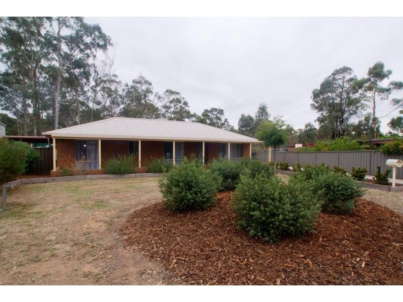 27 Gallway Drive, Eaglehawk VIC 3556