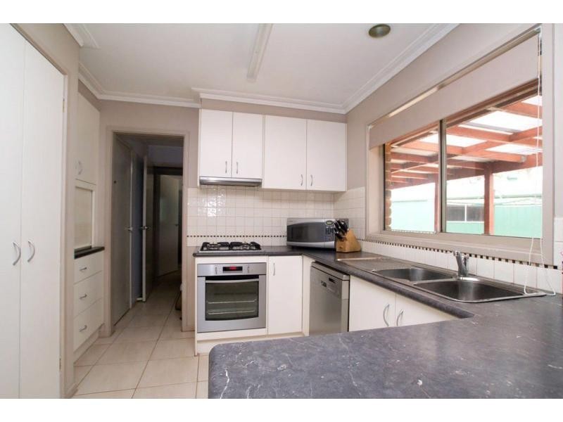 27 Gallway Drive, Eaglehawk VIC 3556