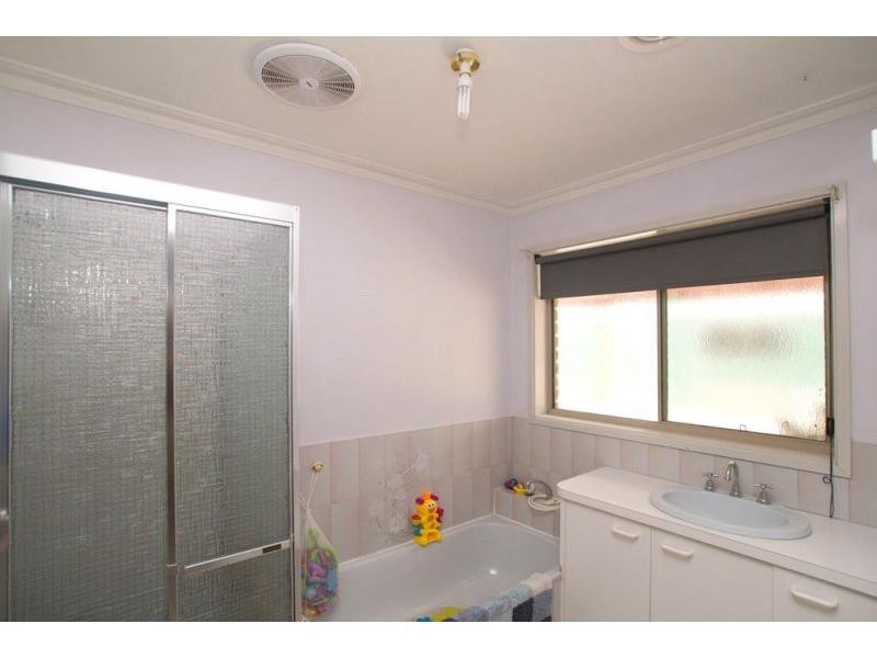 27 Gallway Drive, Eaglehawk VIC 3556