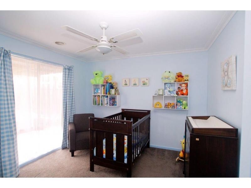 27 Gallway Drive, Eaglehawk VIC 3556