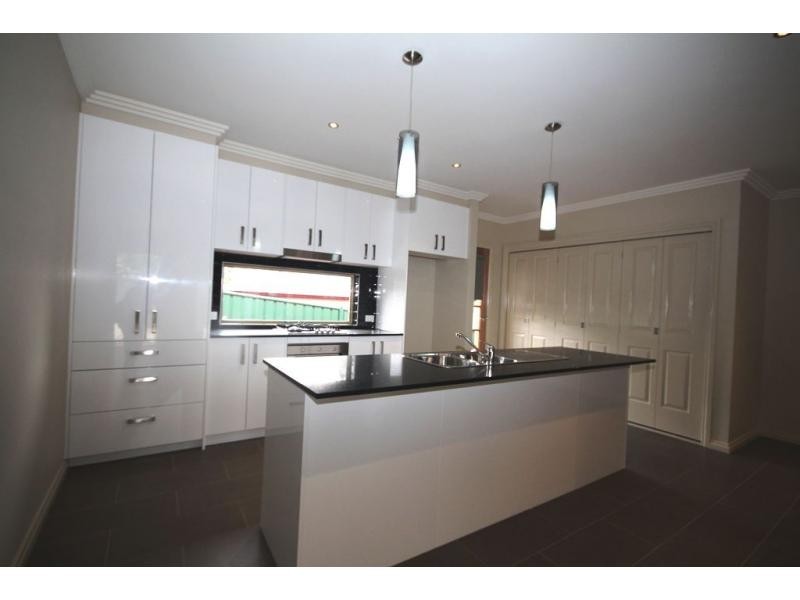 Unit 2/17 Spring Gully Road, Spring Gully VIC 3550