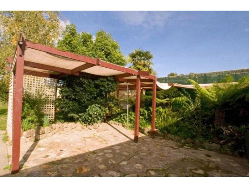 1 Laxdale Court, Kangaroo Flat VIC 3555