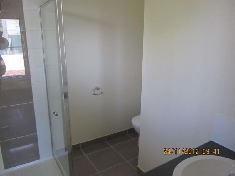 11 Ewing Avenue, Flora Hill VIC 3550