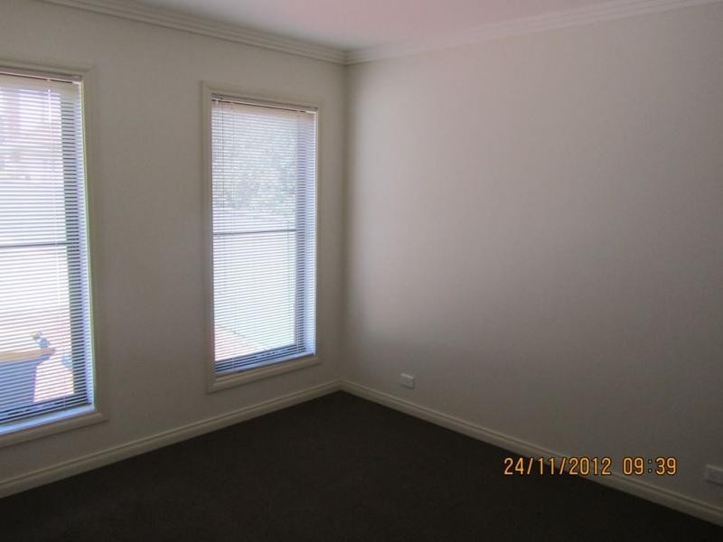 11 Ewing Avenue, Flora Hill VIC 3550