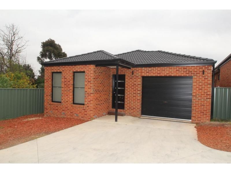 11 Ewing Avenue, Flora Hill VIC 3550