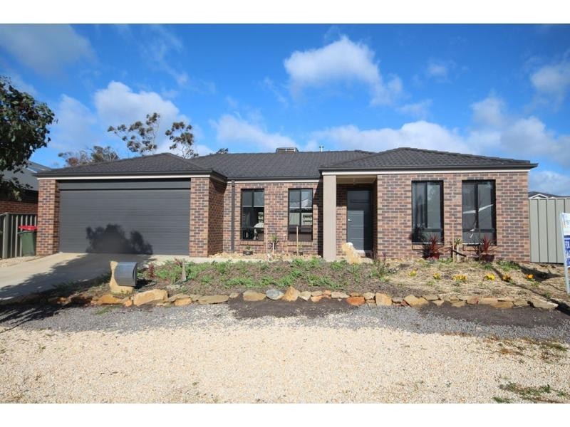 21 Akins Rise, Golden Square VIC 3555