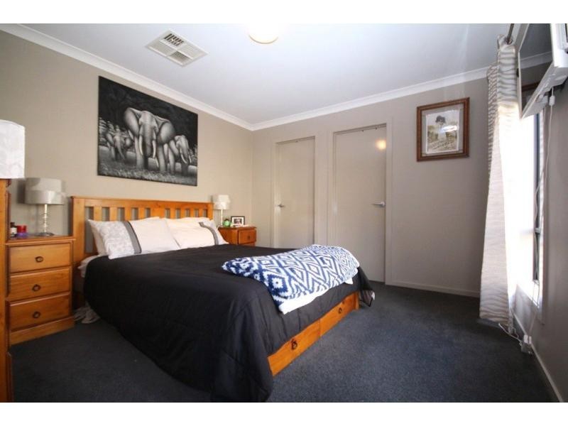 21 Akins Rise, Golden Square VIC 3555