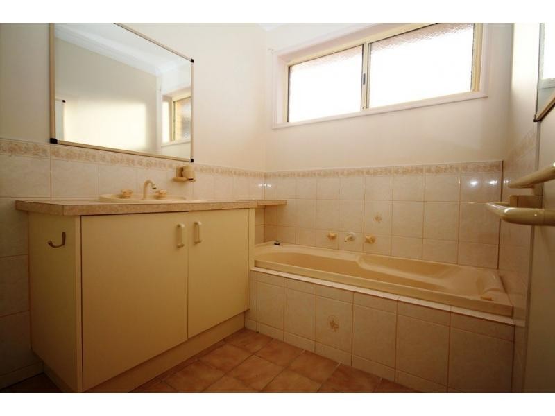 Unit 2/6 Davey Close, Flora Hill VIC 3550