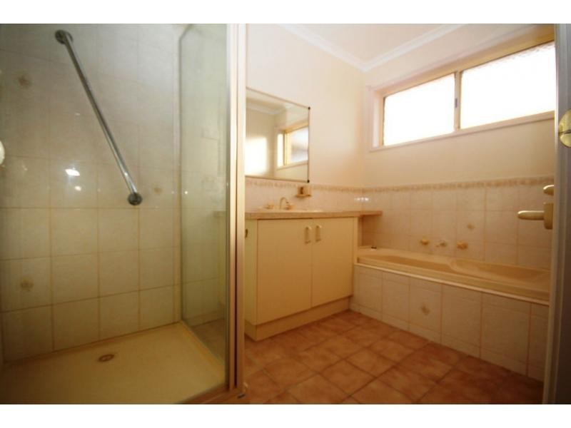 Unit 2/6 Davey Close, Flora Hill VIC 3550