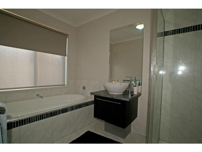18 O’Neill Court, Epsom VIC 3551