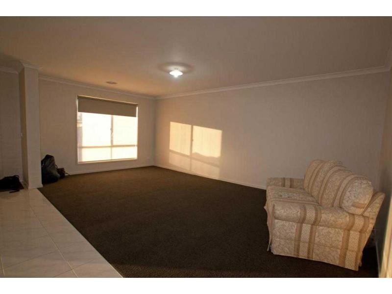 18 O’Neill Court, Epsom VIC 3551