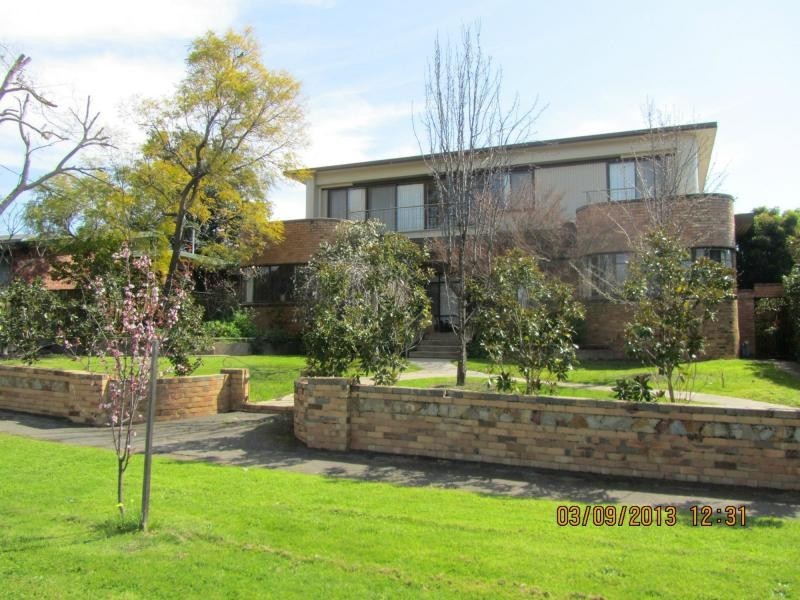 20 Harkness Street, Quarry Hill VIC 3550