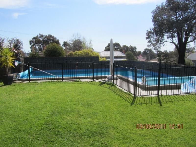 20 Harkness Street, Quarry Hill VIC 3550