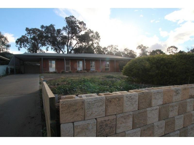 8 Billola Court, Eaglehawk VIC 3556