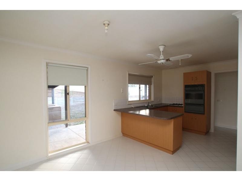 8 Billola Court, Eaglehawk VIC 3556