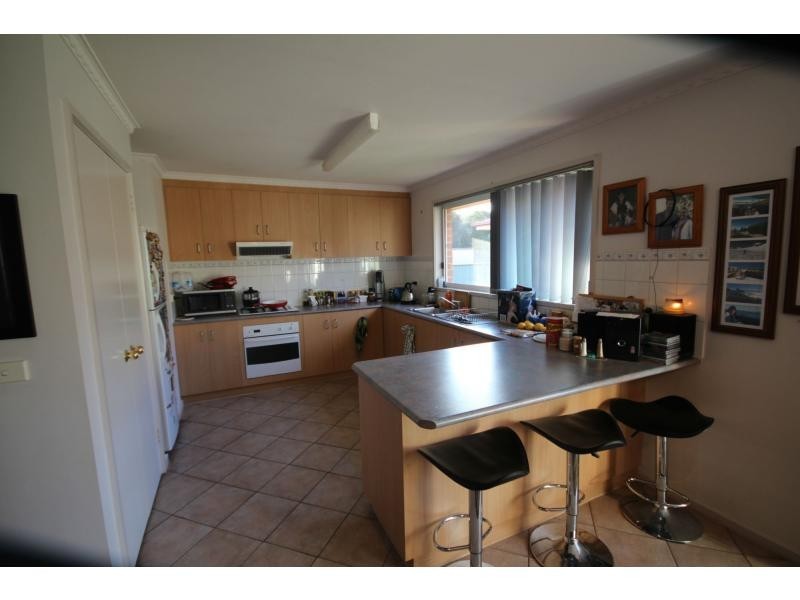 1/12 Sunset Boulevard, Spring Gully VIC 3550