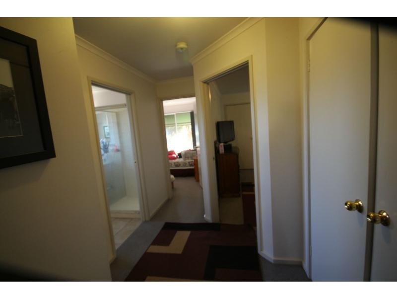 1/12 Sunset Boulevard, Spring Gully VIC 3550