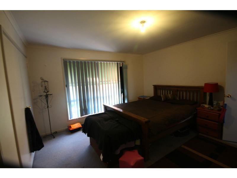 1/12 Sunset Boulevard, Spring Gully VIC 3550