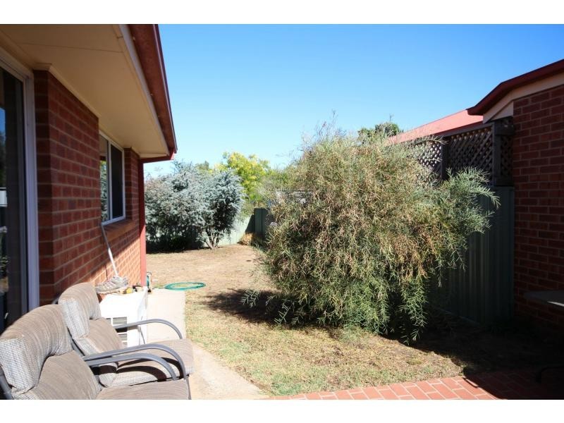 1/12 Sunset Boulevard, Spring Gully VIC 3550