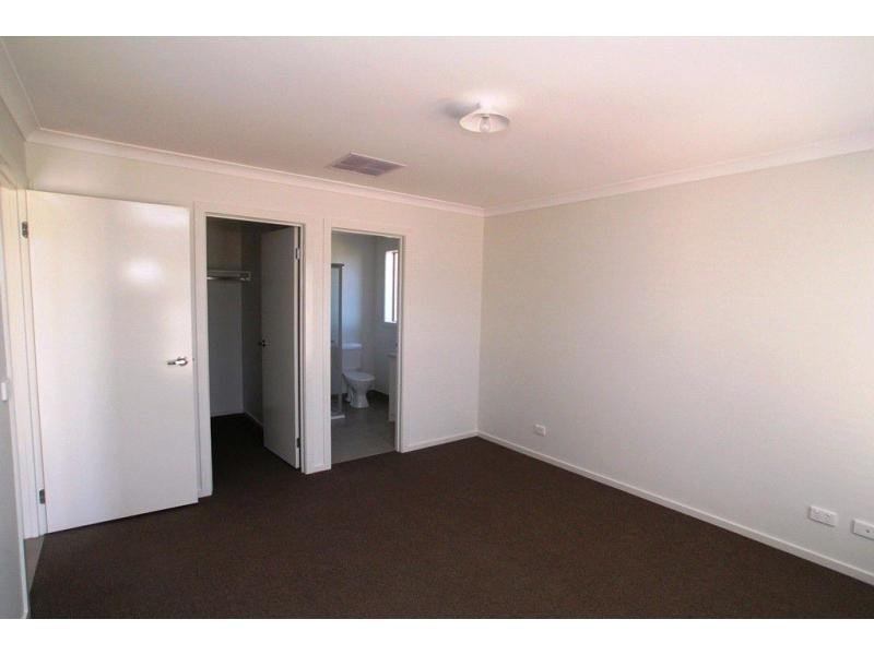 4 Trinity Way, Ascot VIC 3551