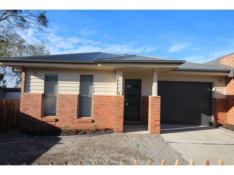 11 School Street, California Gully VIC 3556