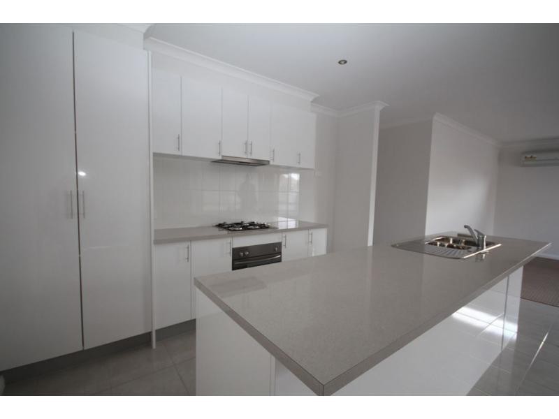 11 School Street, California Gully VIC 3556