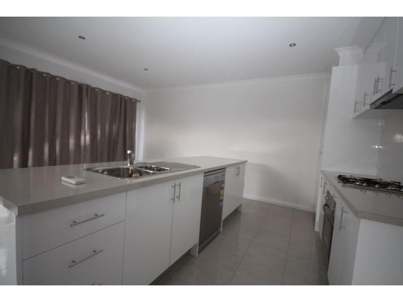 11 School Street, California Gully VIC 3556