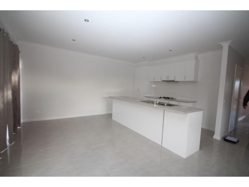 11 School Street, California Gully VIC 3556