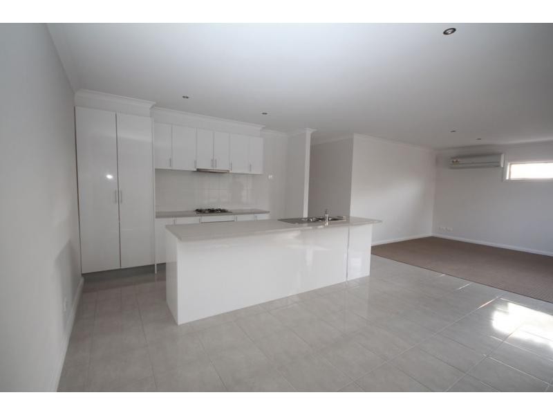 11 School Street, California Gully VIC 3556