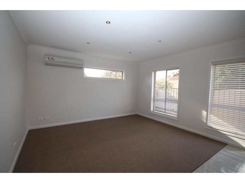 11 School Street, California Gully VIC 3556