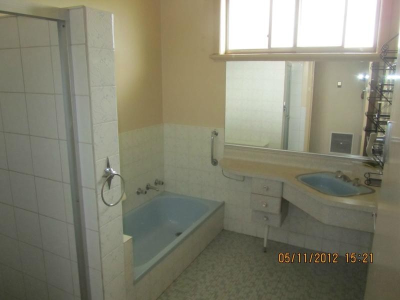 9. Oak Street, Golden Square VIC 3555