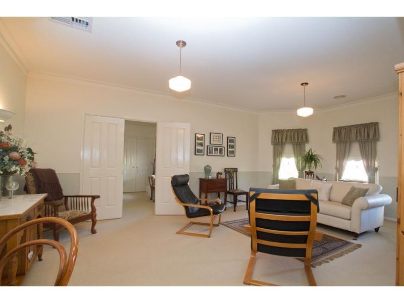 26 Pioneer Drive, Maiden Gully VIC 3551