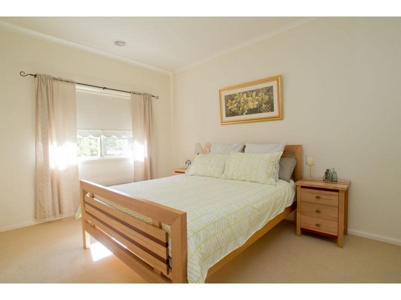 26 Pioneer Drive, Maiden Gully VIC 3551