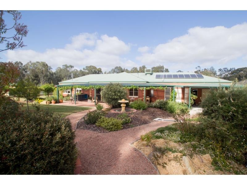 26 Pioneer Drive, Maiden Gully VIC 3551