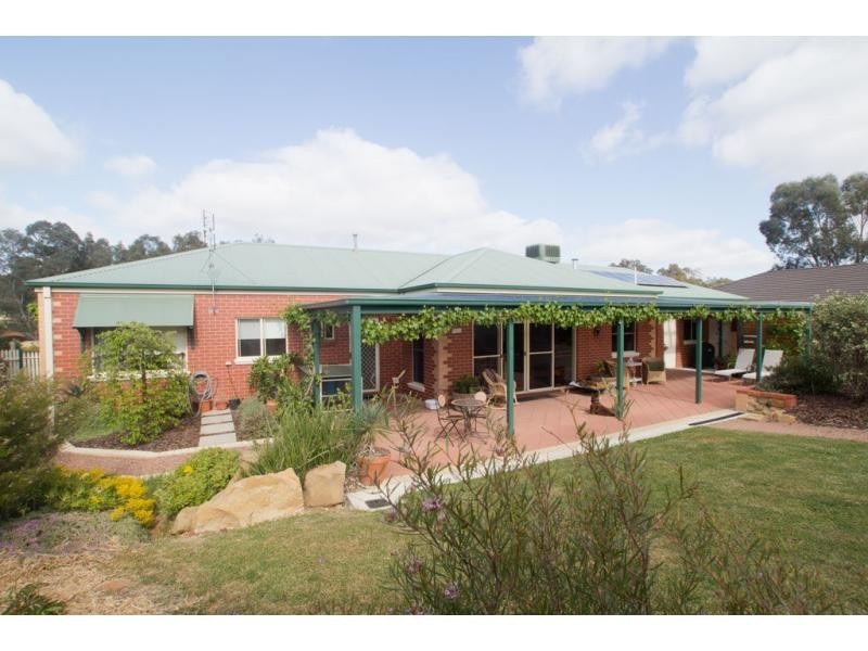 26 Pioneer Drive, Maiden Gully VIC 3551