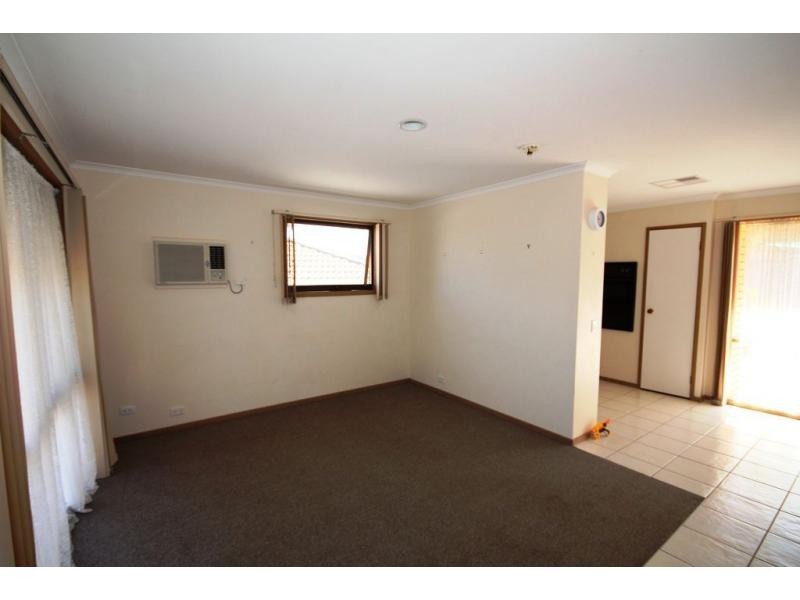 2/13 Proud Terrace, Flora Hill VIC 3550