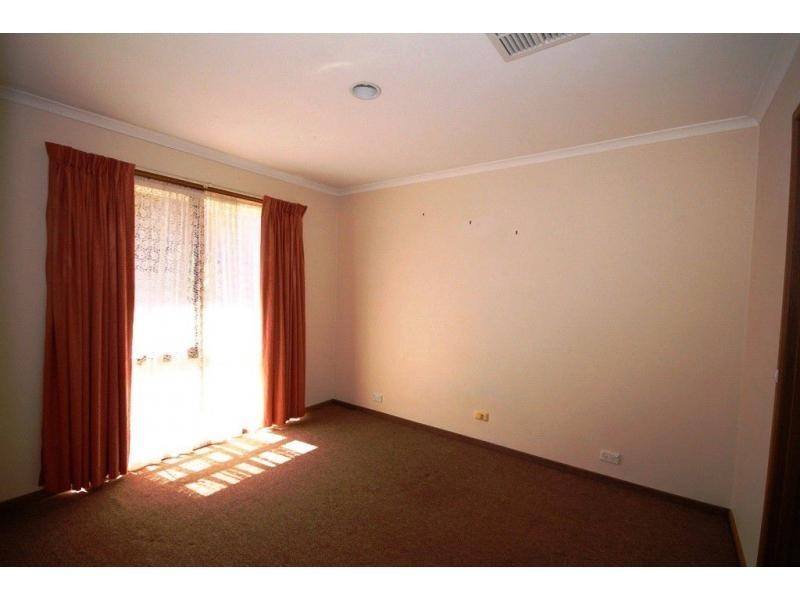 2/13 Proud Terrace, Flora Hill VIC 3550