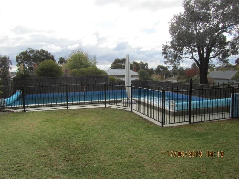 20 Harkness Street, Quarry Hill VIC 3550