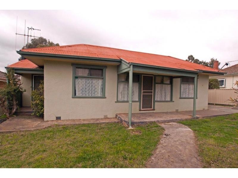 16 Putnam Avenue, Strathdale VIC 3550
